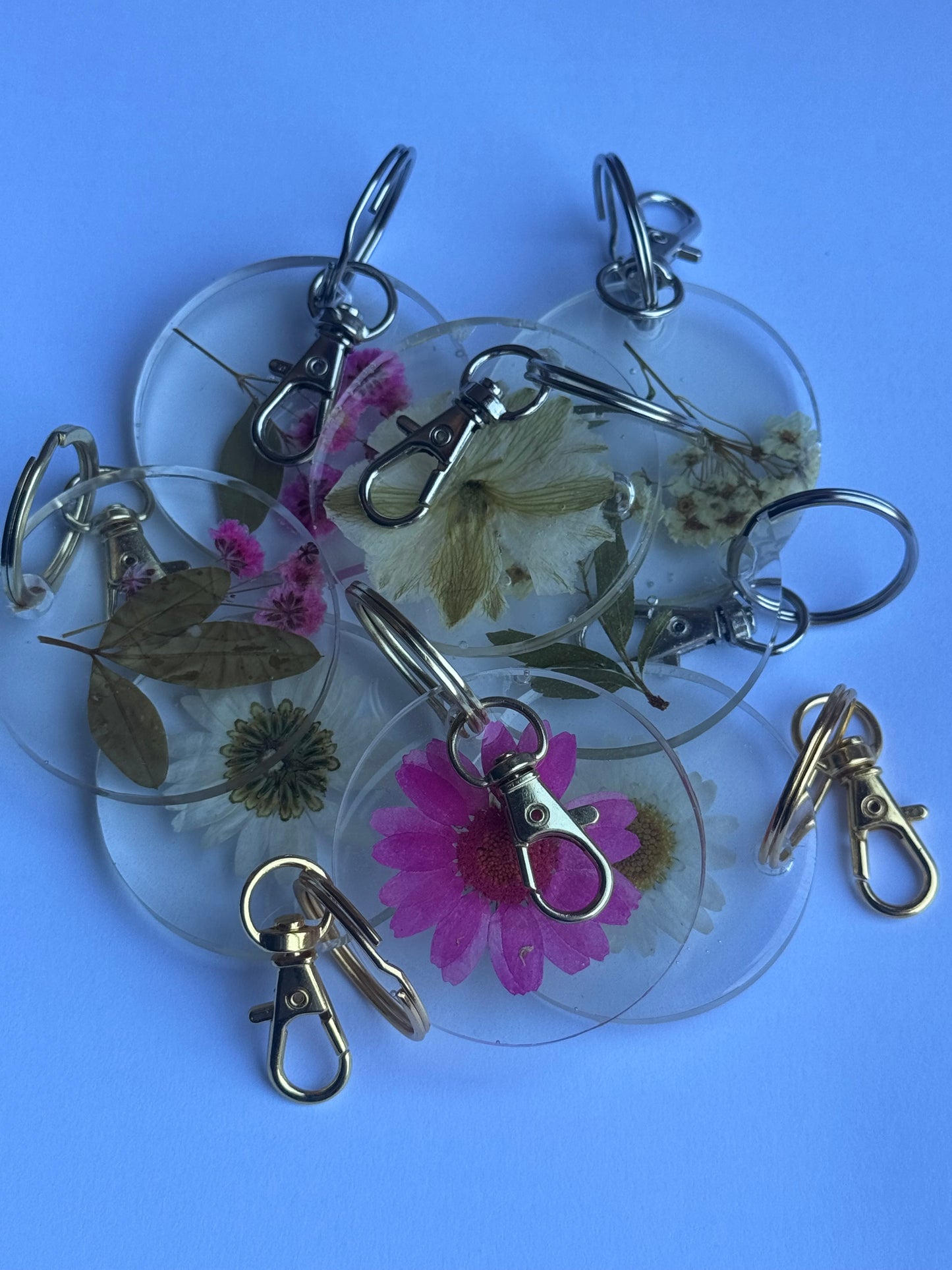 2- Piece Dried Flower & Resin Keychain Pendants.