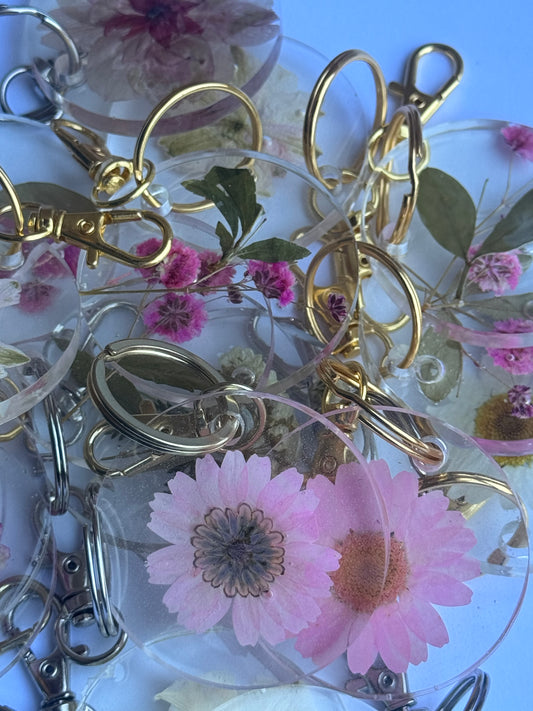 2- Piece Dried Flower & Resin Keychain Pendants.